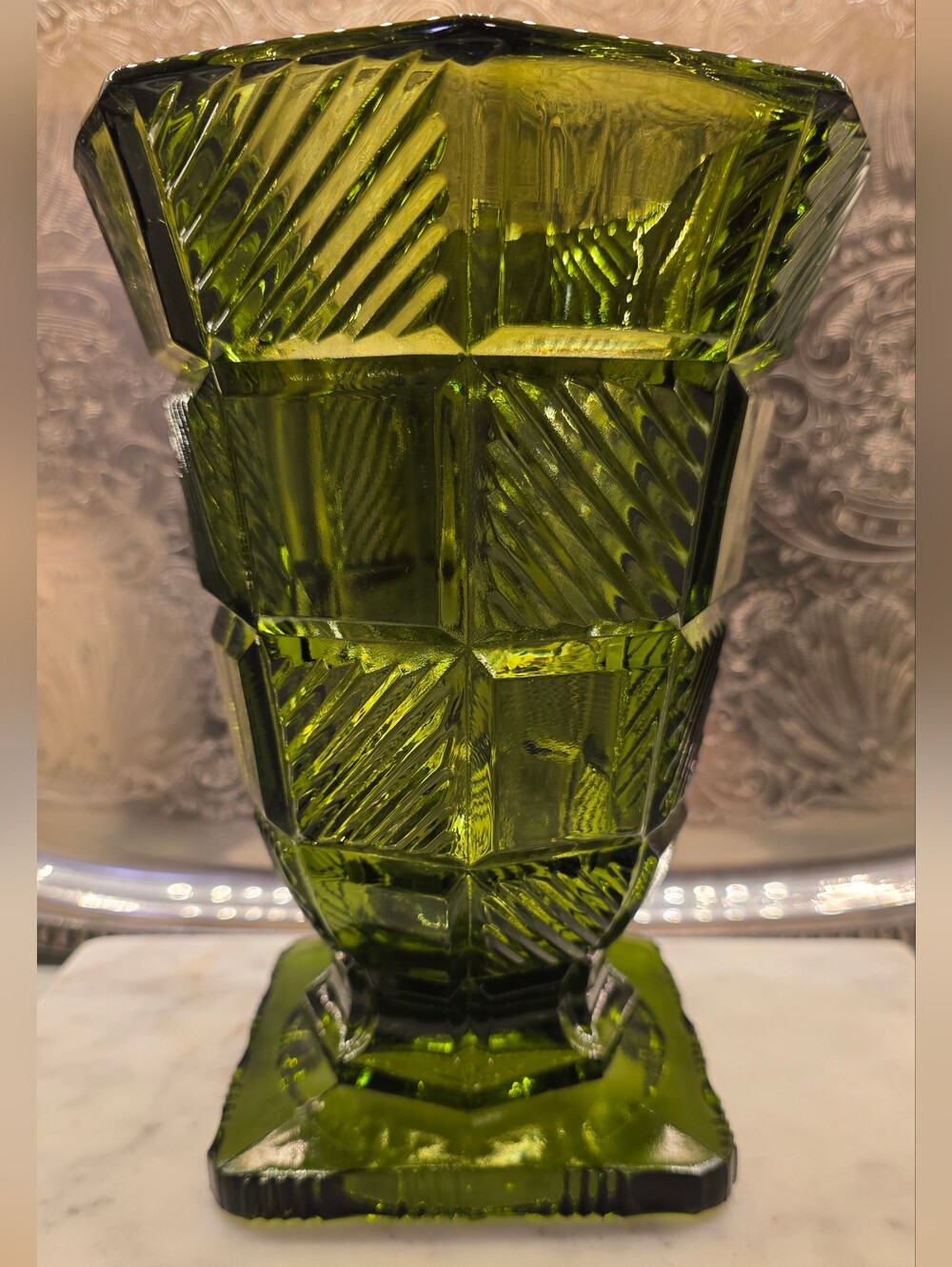 Vintage LE Smith Green Zig Zag Honeycomb Glass Vase 8” MCM